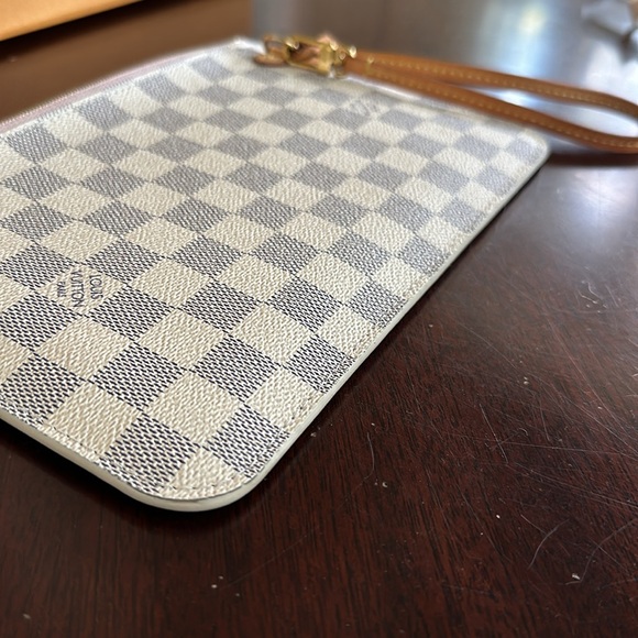 LOUIS VUITTON Damier Azur Neverfull MM GM Pochette Rose Ballerine. Like new - Picture 6 of 8